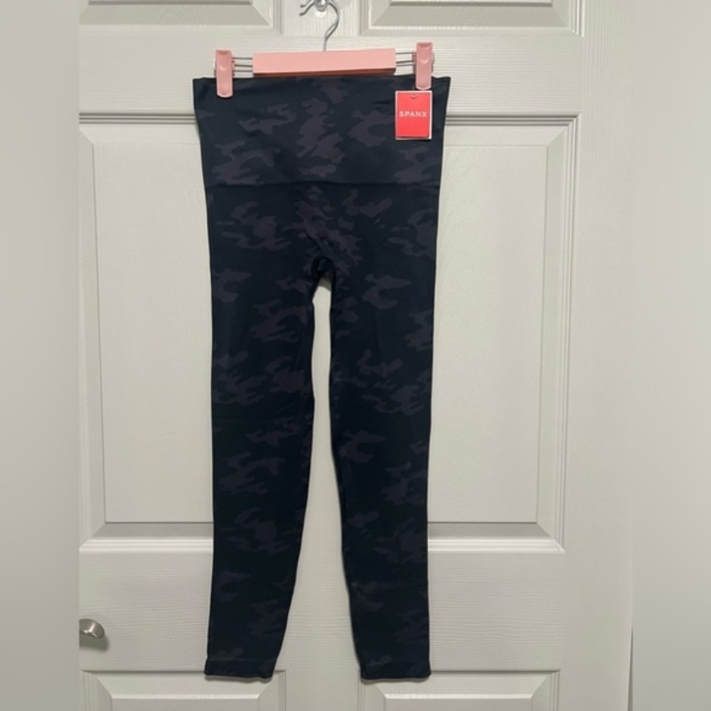 Women’s SPANX Look at me now leggings 🖤 sz L